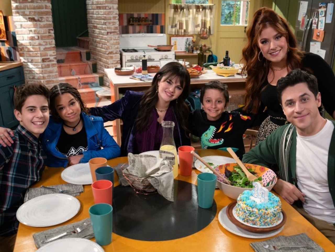 『ウェイバリー通りのウィザードたち』続編の現場に旧キャストが訪問