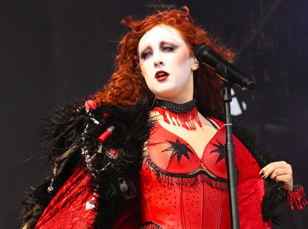 チャペル・ローンが顔を「白塗り」にしている理由