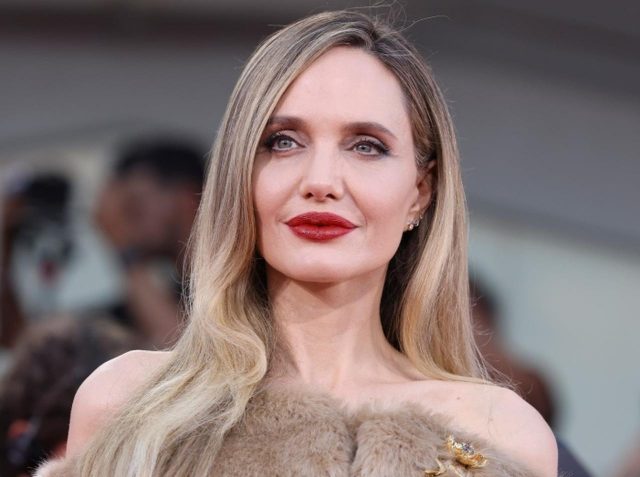 アンジェリーナ・ジョリー、ヴェネチア国際映画祭でつけたブローチが歴史的なものだった