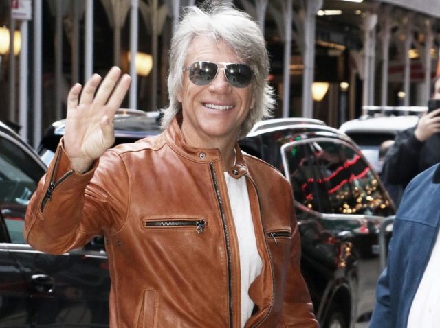 ジョン・ボン・ジョヴィ、橋の上から飛び降りようとした人の命を救う