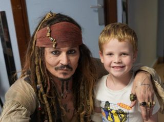 ジョニー・デップ、久しぶりにジャック・スパロウに変身して向かった場所は？