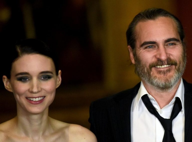 ホアキン・フェニックス、婚約者ルーニーを「妻」と呼んで結婚のウワサが浮上