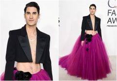 『glee／グリー』俳優、スカート姿がファビュラス