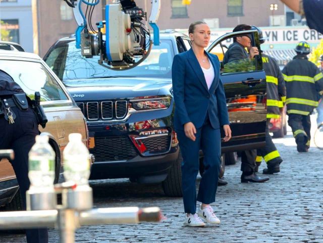 新『ジュラシック・ワールド』の撮影現場をキャッチ、NYの道路が封鎖