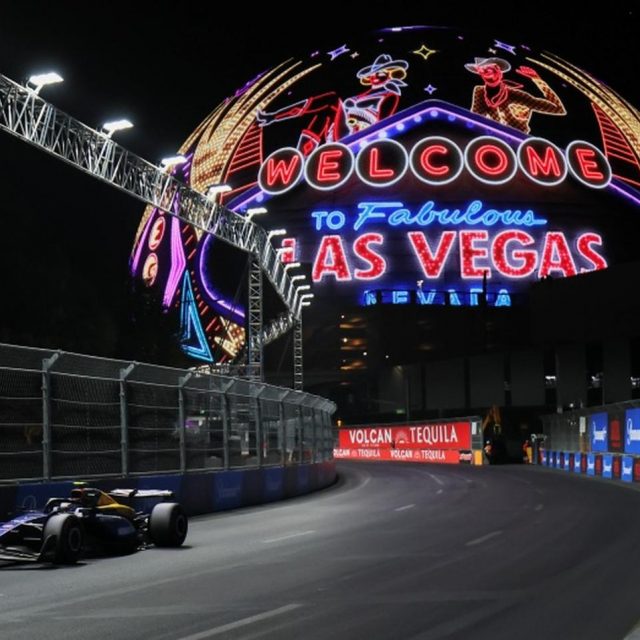 立ち止まってF1を観戦するのは違法、ファンが思いついた観戦方法が目から鱗