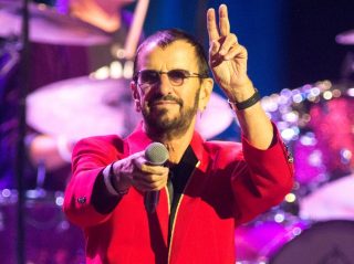 リンゴ・スター、ビートルズの伝記映画で自身の役を演じる俳優をポロリ