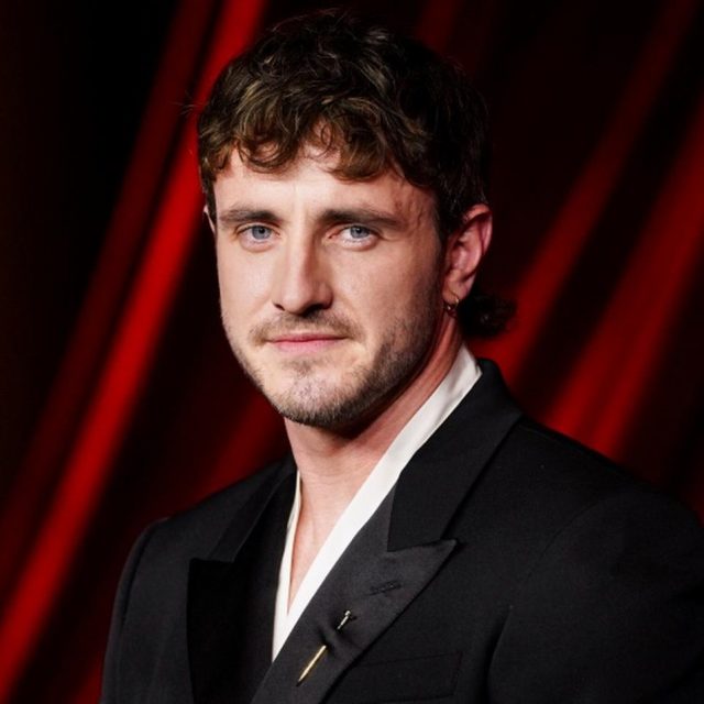 ポール・メスカル、東京でマイリー・サイラスの名曲を熱唱