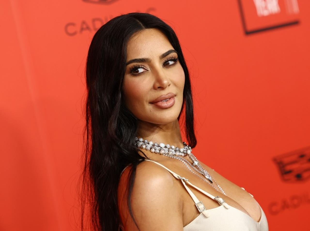 キム・カーダシアン、骨折しても「やめられない」こと