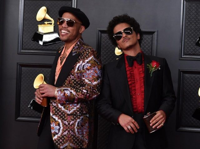 ブルーノ・マーズ、久しぶりに「相方」と再会