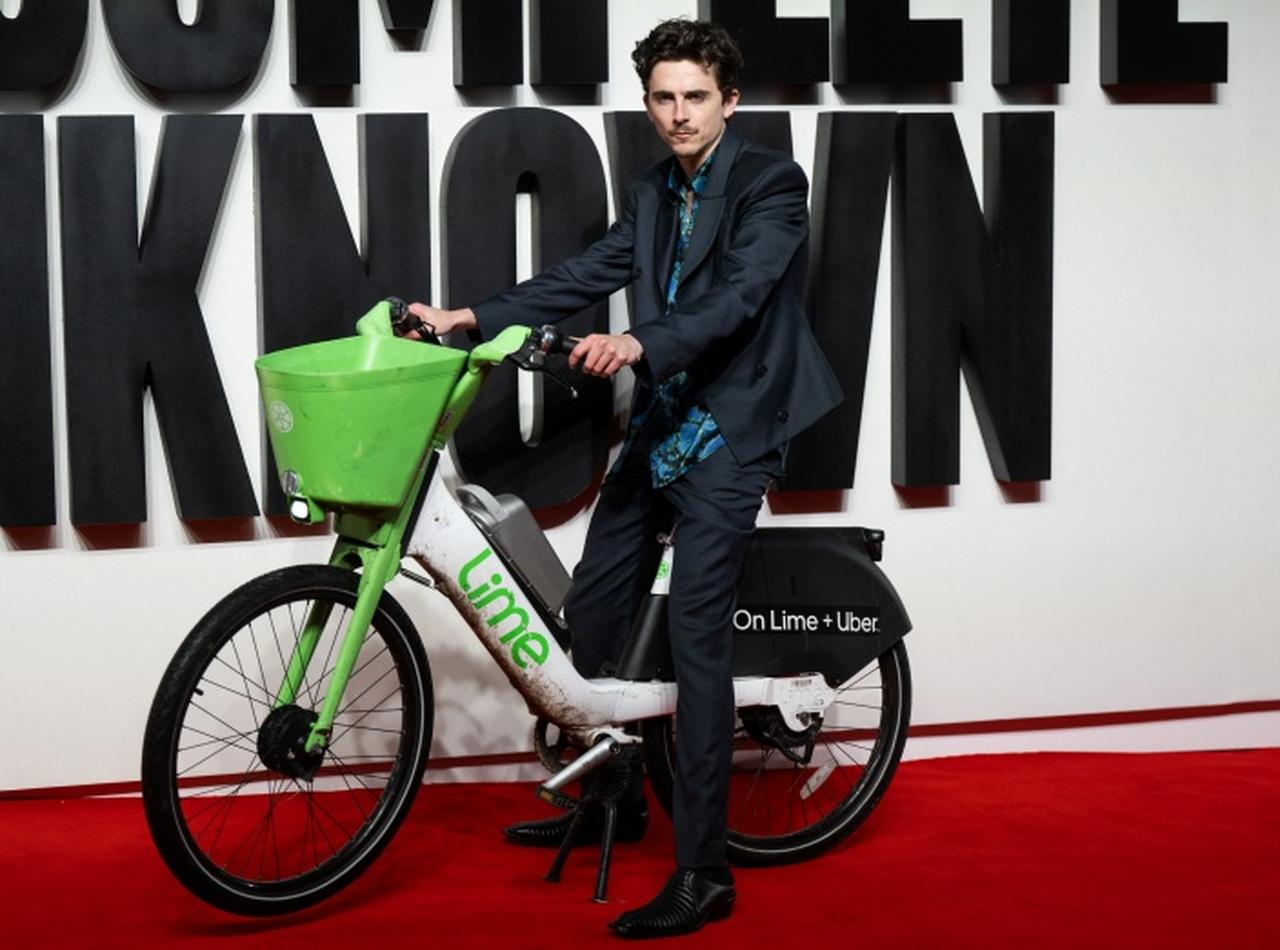 レンタサイクルでプレミアに登場したティモシー・シャラメが罰金を科せられる