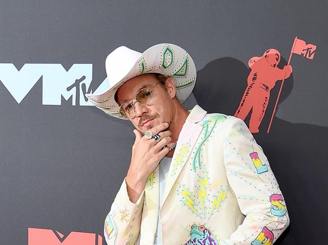 ディプロ、大晦日特番で薬物を使用しながら出演していた