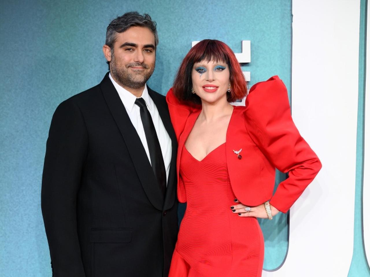 レディー・ガガ婚約者、ガガが1曲をつくるのにかかった時間に驚き