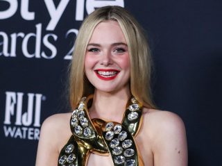 エル・ファニングが妊娠？大きなお腹で撮影している姿が目撃される