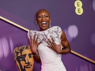 『ウィキッド』シンシア・エリヴォ、来日中は日本仕様ネイル