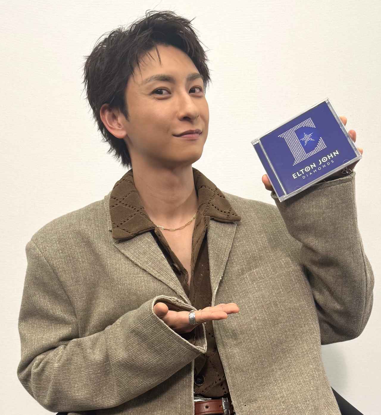 AAA・與真司郎がエルトン・ジョンの楽曲を初対訳!和訳MV公開で語る“特別な想い”