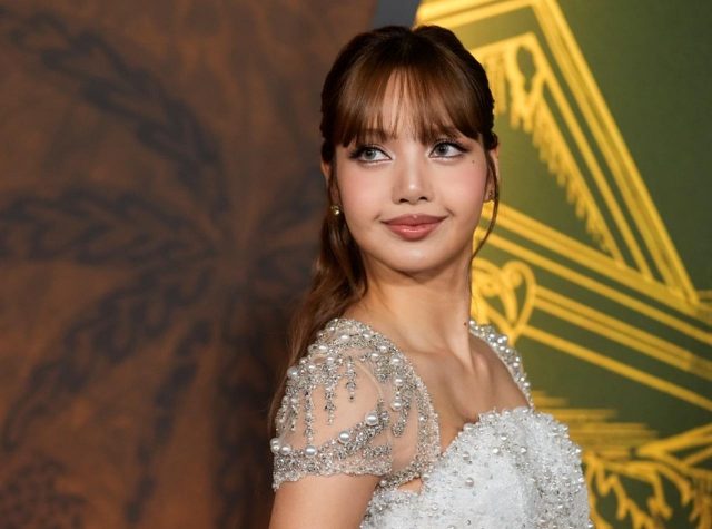 BLACKPINKのLISAが緊急来日！サイン会＆ファンミを開催することが決定