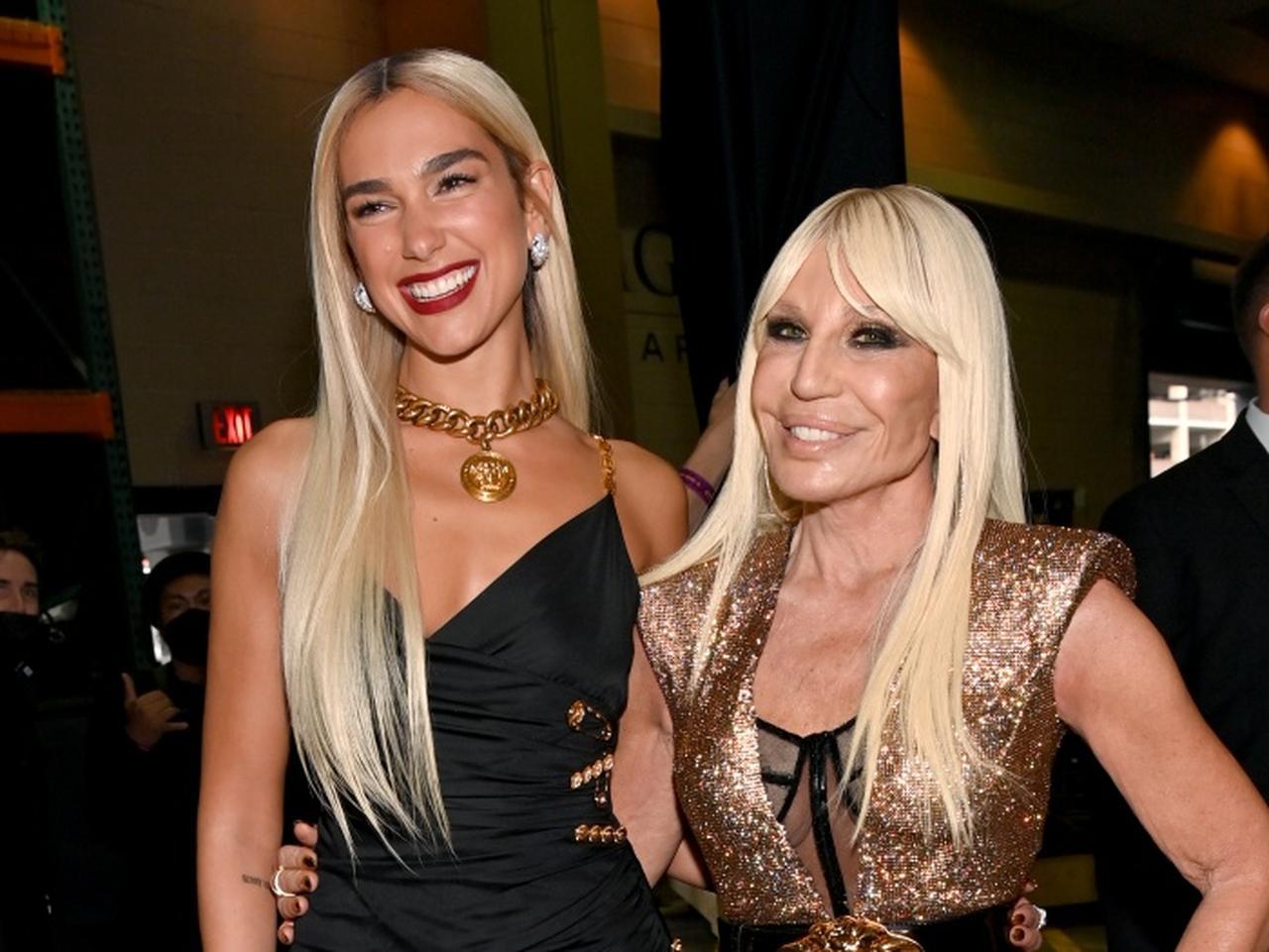 ドナテラ・ヴェルサーチェが退任、セレブも続々と反応