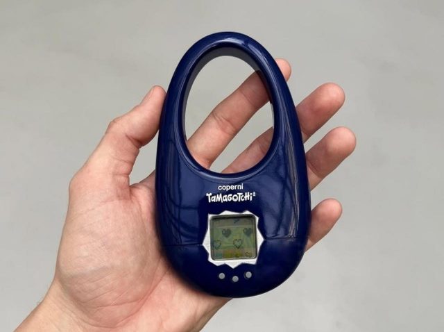 人気ブランドのアイコンバッグが「たまごっち」に