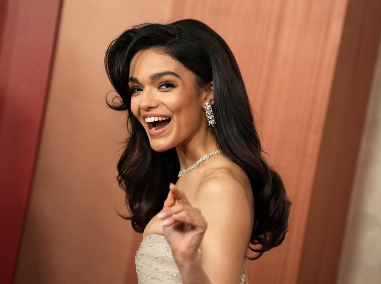 『白雪姫』ジャパンプレミアでレイチェルが着用したドレスの秘密