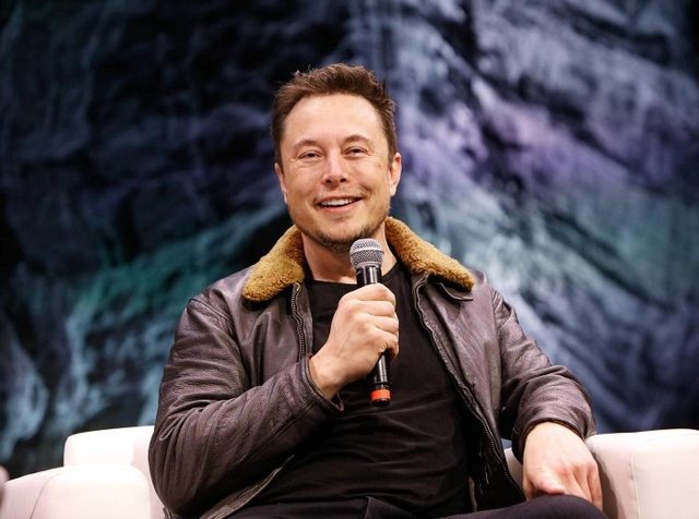 イーロン・マスクのトランスジェンダー娘が東京に留学中