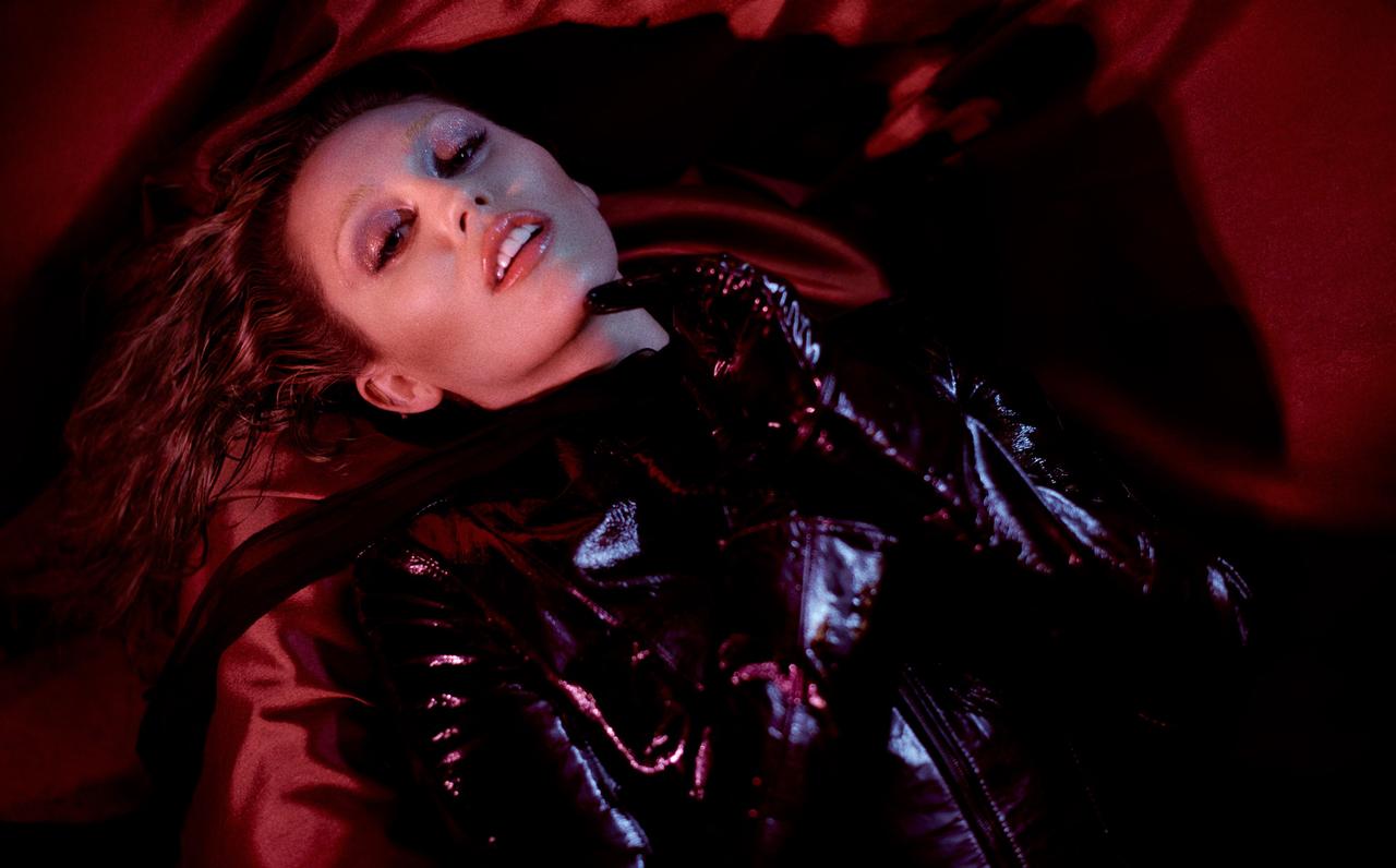 マイリー・サイラス、新章開幕!『サムシング・ビューティフル』から「プレリュード」「サムシング・ビューティフル」MV解禁