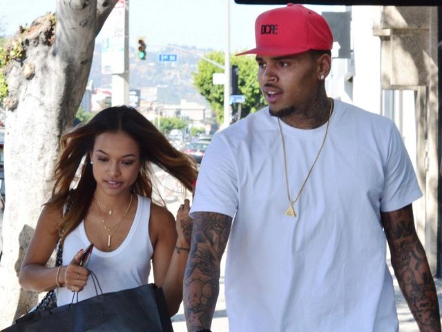 クリス・ブラウン、「接近禁止命令」が出されていた元カノと再会