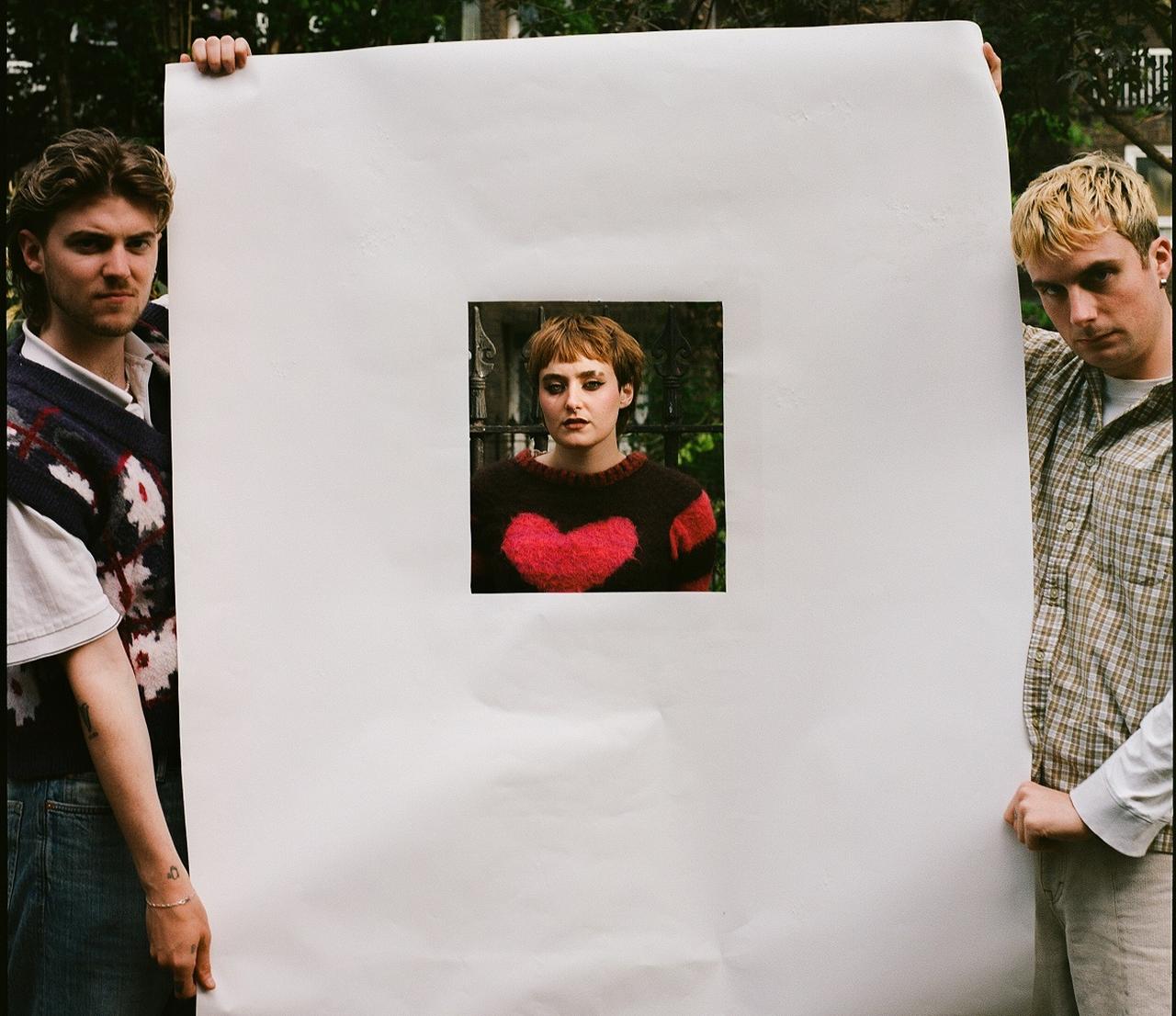 アイルランドからFUJI ROCKへ──NewDadが鳴らすリアルな葛藤と希望、新EP『Safe』解禁