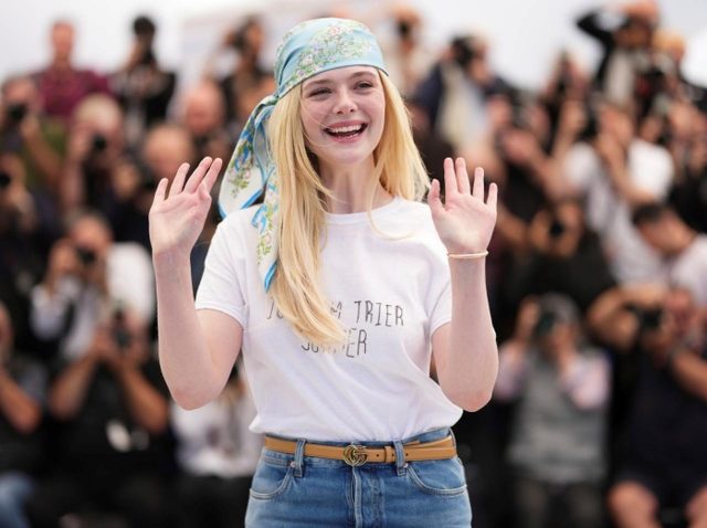 エル・ファニング、11歳の子どもがデザインしたTシャツでカンヌ国際映画祭へ