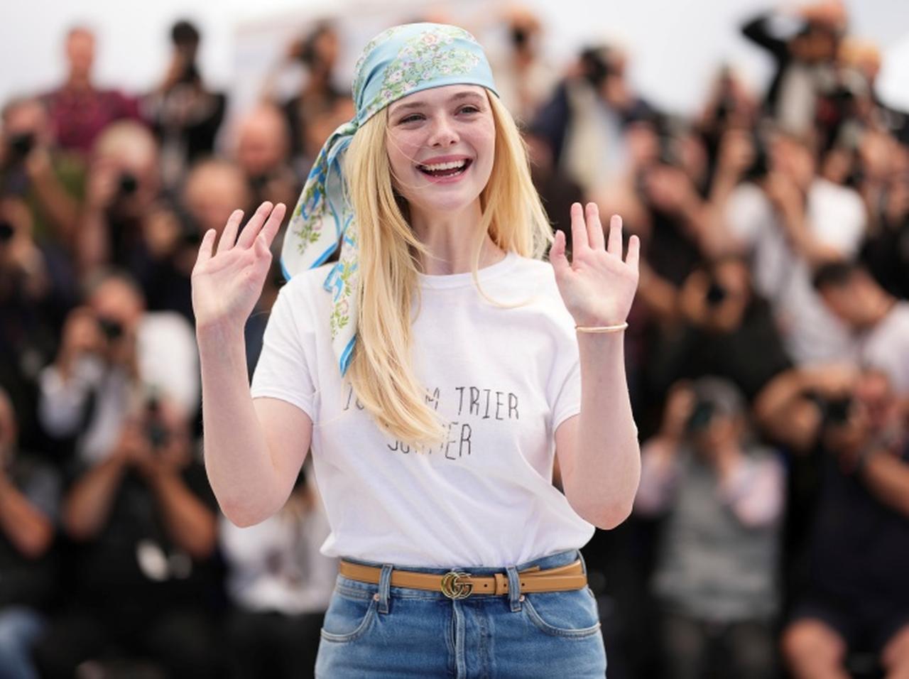 エル・ファニング、11歳の子どもがデザインしたTシャツでカンヌ国際映画祭へ