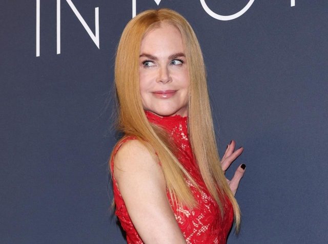 ニコール・キッドマンの”不自然すぎる”ヘアに視線集中