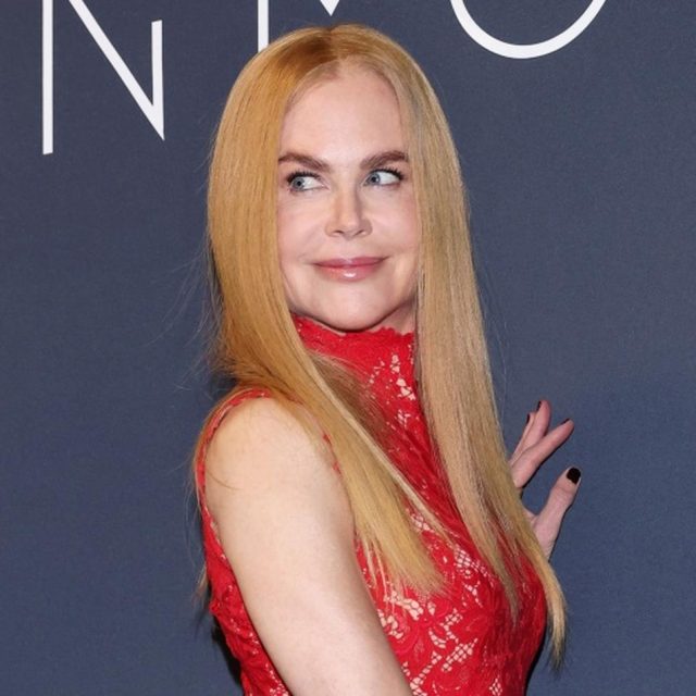 ニコール・キッドマンの”不自然すぎる”ヘアに視線集中