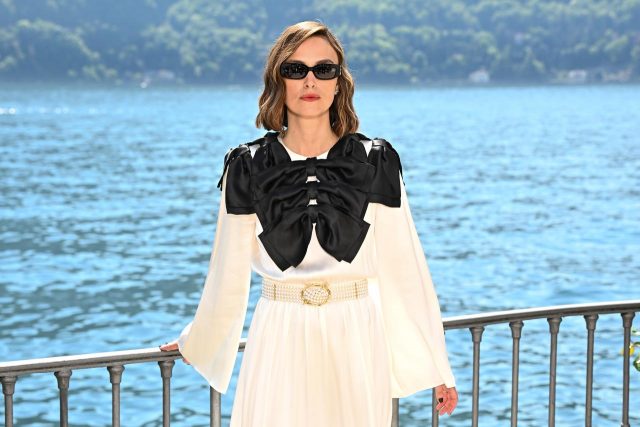 キーラ・ナイトレイらが集結！コモ湖畔で輝いたシャネル「クルーズ 2025/26」ショー