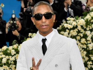 ファレル・ウィリアムス、インビザラインをまさかの方法で活用