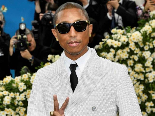 ファレル・ウィリアムス、インビザラインをまさかの方法で活用