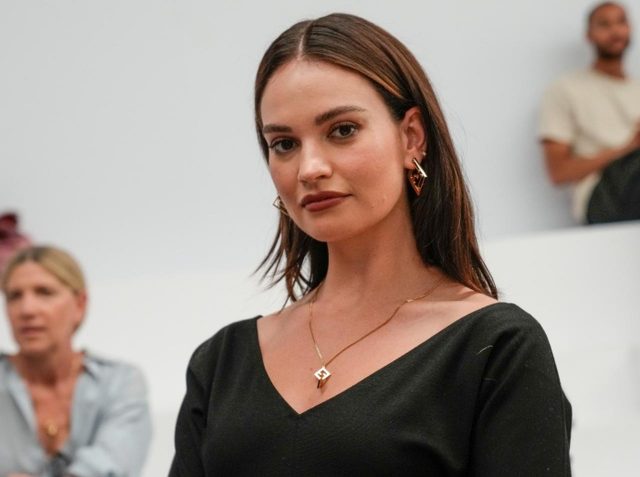 『シンデレラ』の主演が来日してXGのライブへ