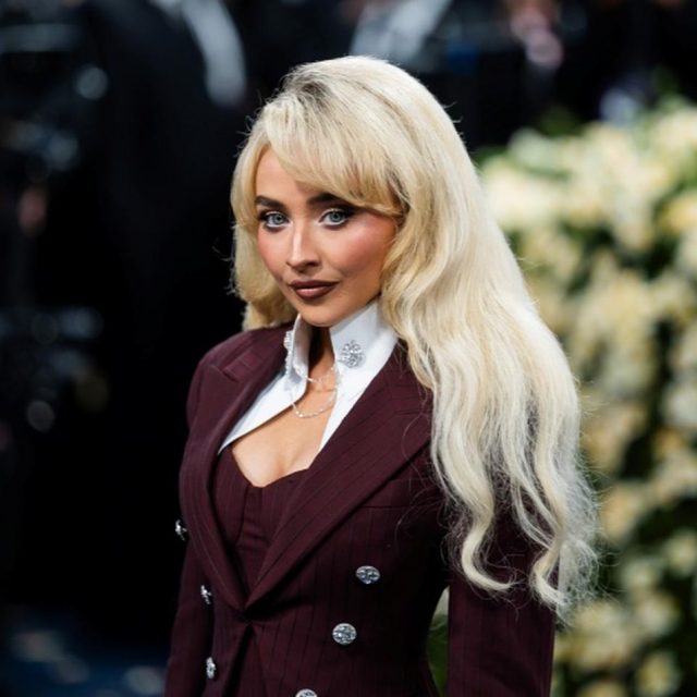 サブリナ・カーペンター、メットガラの衣装が「似合っていない」と言われひと言