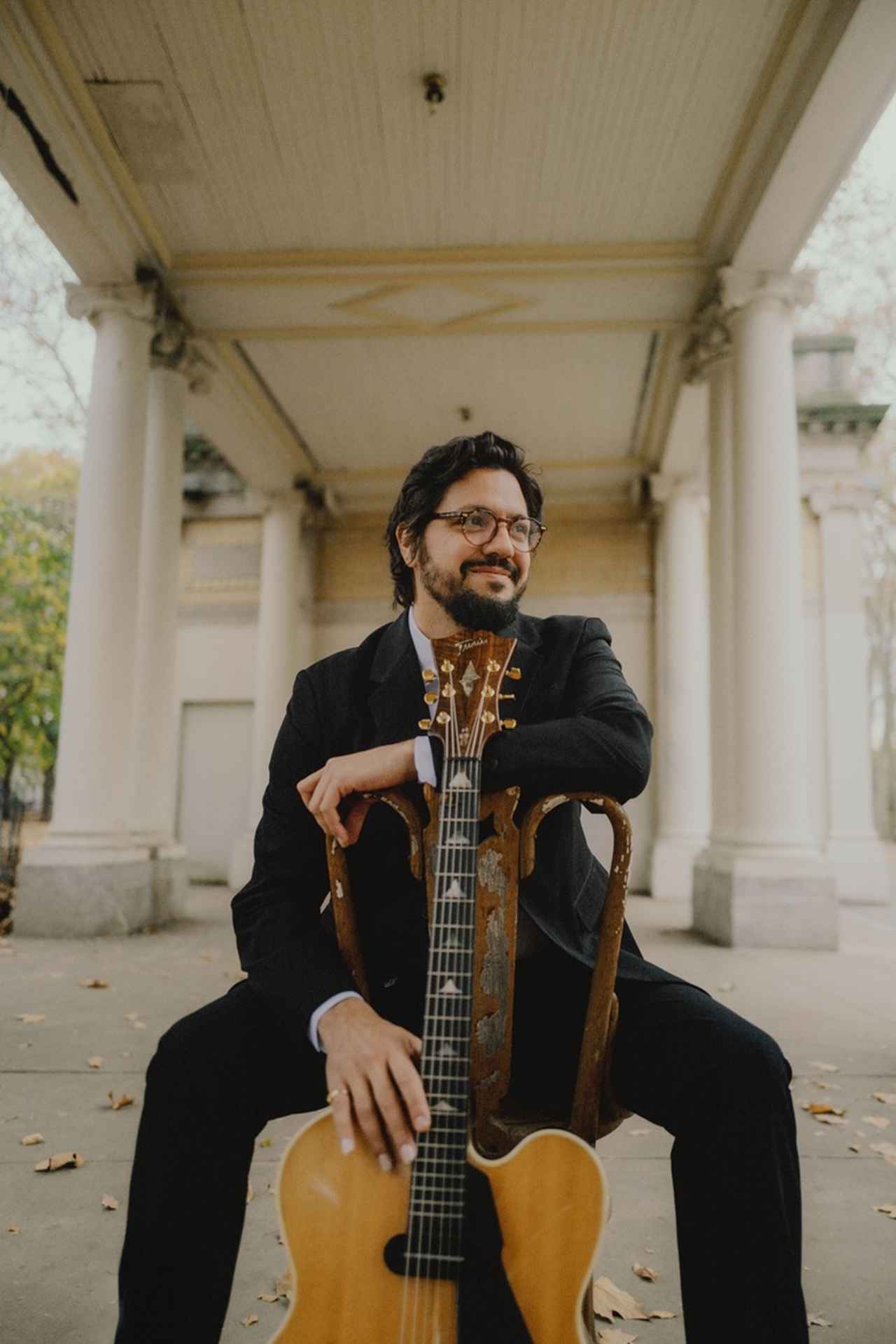 チャーリー・パーカーを指先で操る男──驚異のギタリスト、パスクァーレ・グラッソが放つ最新作と来日公演に注目