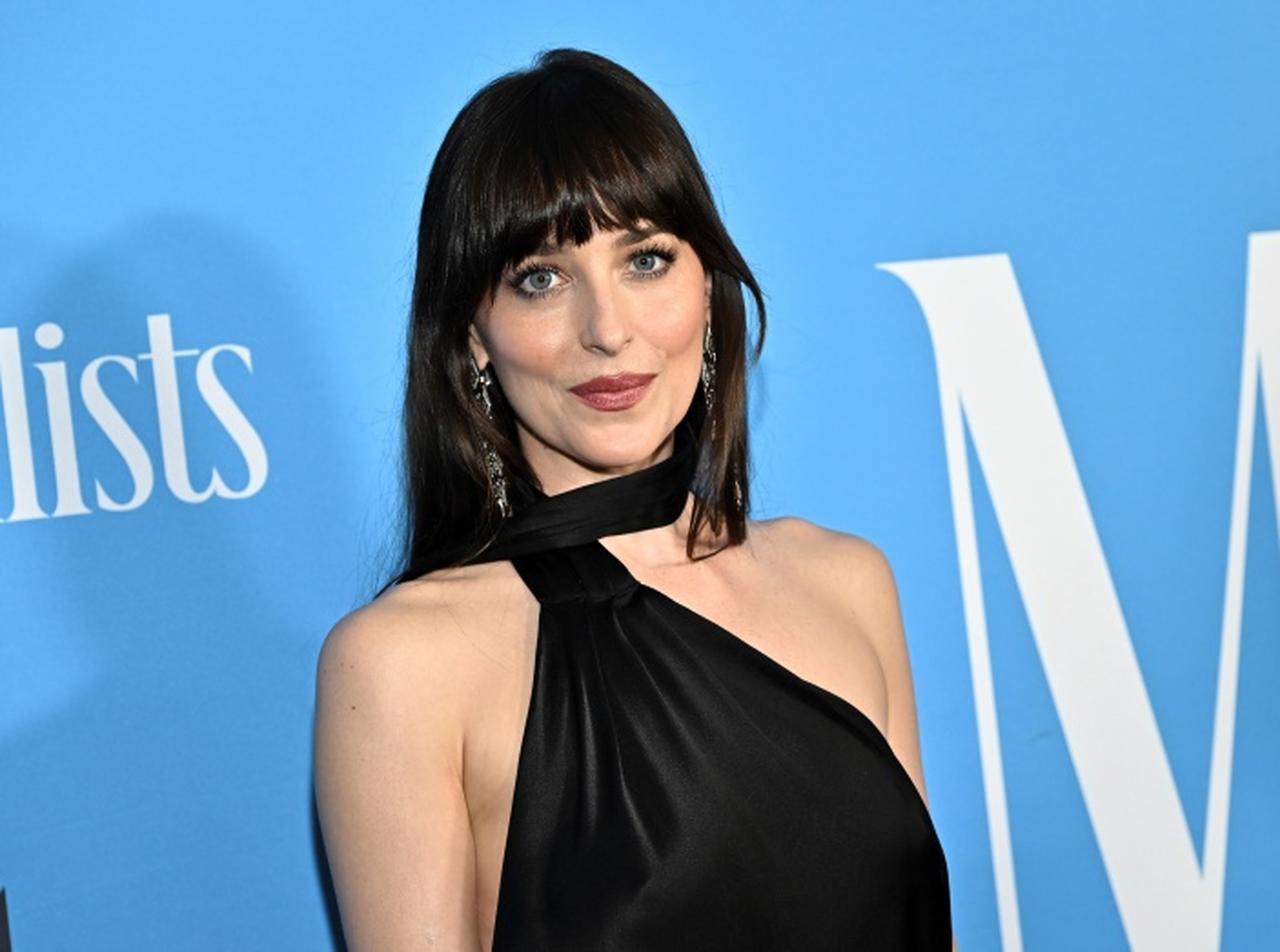 ダコタ・ジョンソン、新しい犬の名前は「東京」