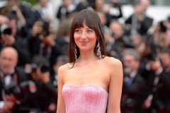 ダコタ・ジョンソンが語る「セックスシーンの裏側」──ひとりでベッドに体当たり、そのリアルとは？