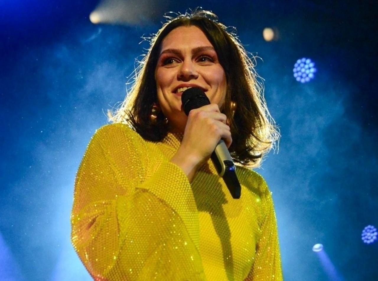 ジェシー・Jが乳がんを公表、フェスに出演後に治療に専念