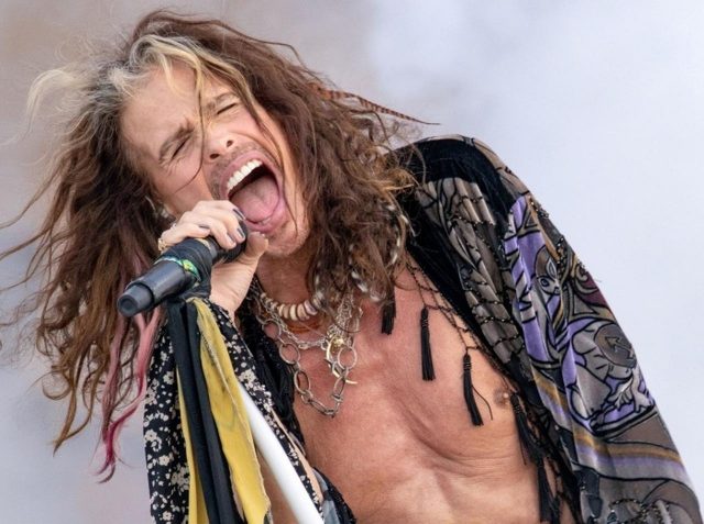 声帯損傷のスティーヴン・タイラーが復活、久しぶりにステージへ