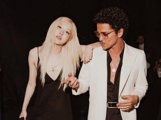 ブルーノ・マーズがBLACKPINKロス公演に登場！“あの曲”で会場が熱狂の渦に