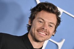 ハリー・スタイルズ、熱いキス相手の正体がついに明らかに