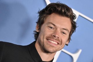 ハリー・スタイルズ、熱いキス相手の正体がついに明らかに