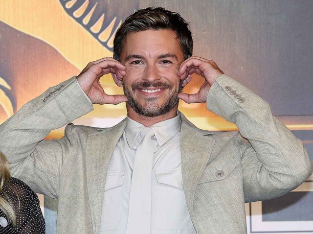 ジョナサン・ベイリーの「愛嬌」に胸キュン