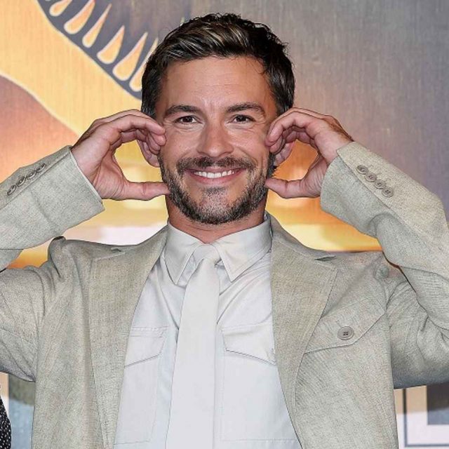 ジョナサン・ベイリーの「愛嬌」に胸キュン