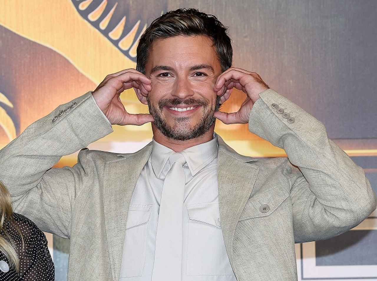 ジョナサン・ベイリーの「愛嬌」に胸キュン