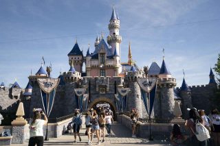 あの人気キャラたちが、カリフォルニア・ディズニー70周年テーマソングのダンス動画を公開！
