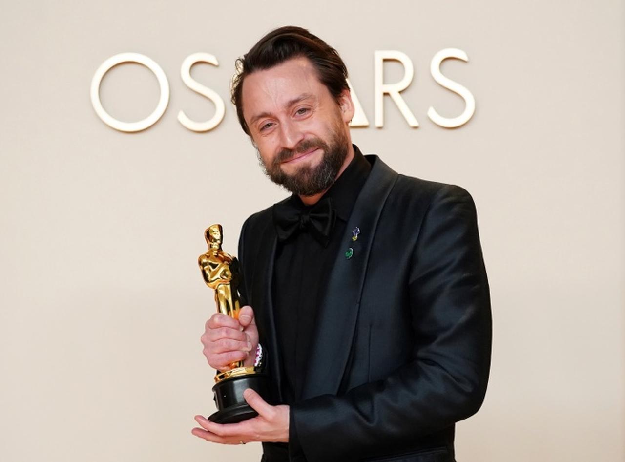 NYの奇跡！オスカー俳優が気づかぬうちに結婚写真に登場していた