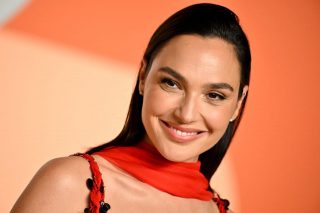 ガル・ガドット、若き記者に演技力を直球質問され謙虚な返答が称賛集める